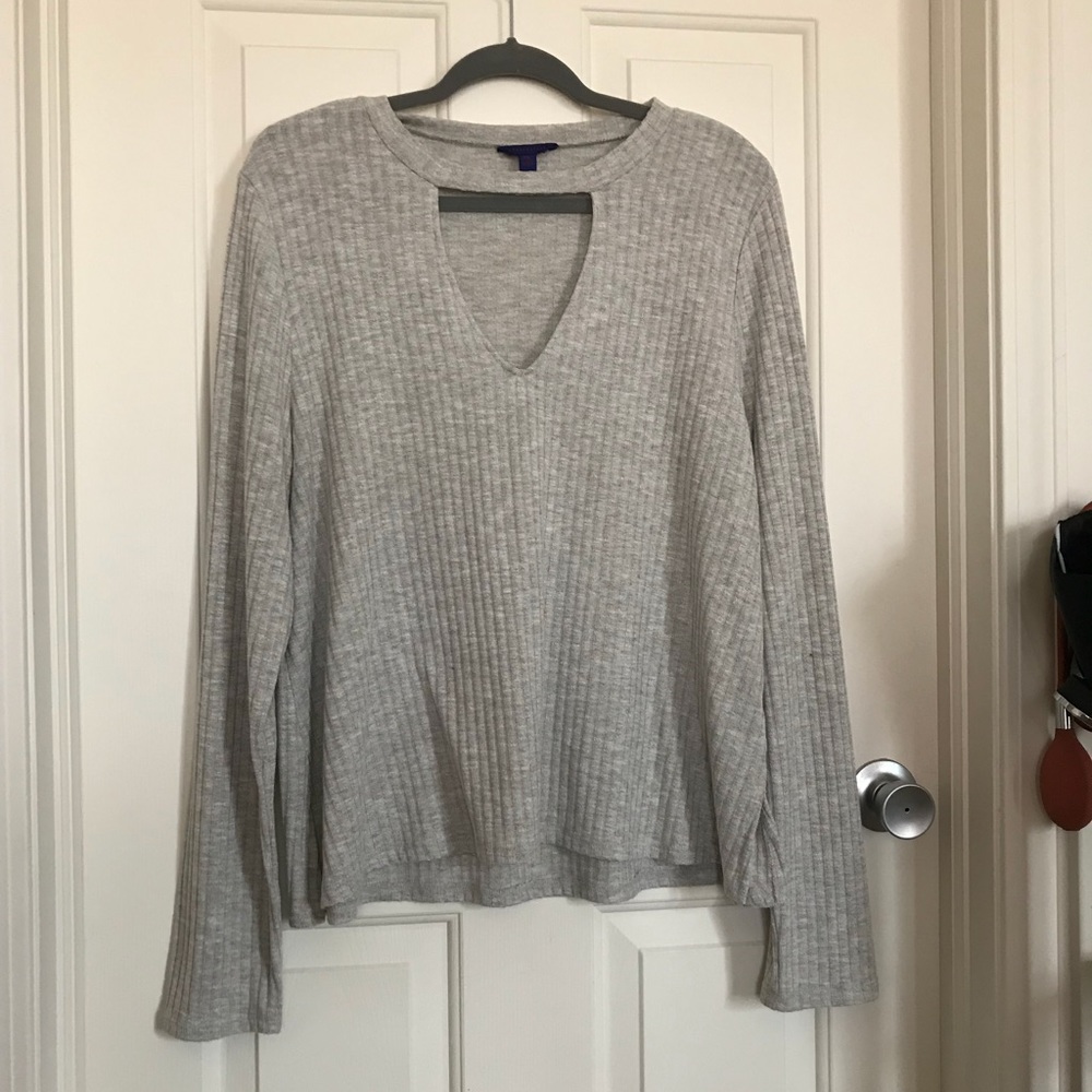 *MOVING SALE* Grey Key Hole Top
